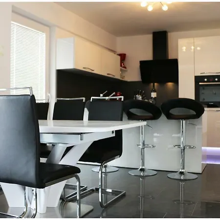 Loretta * Primošten