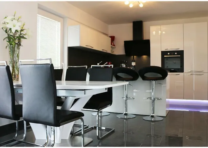 Loretta * Primošten